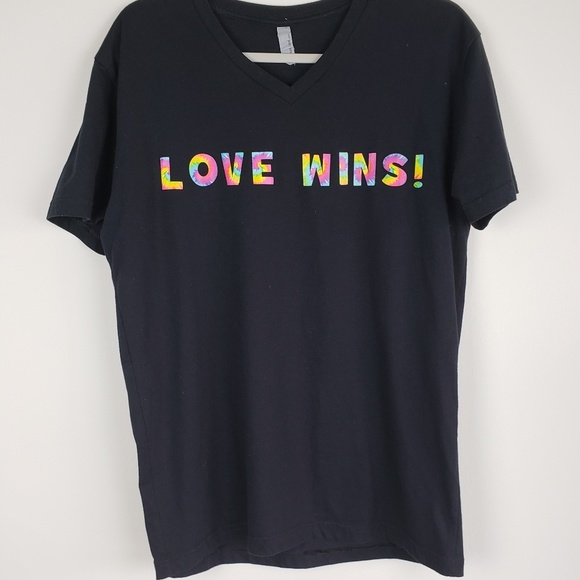 NEXT LEVEL APPAREL T-SHIRT LOVE WINS - Picture 2 of 3